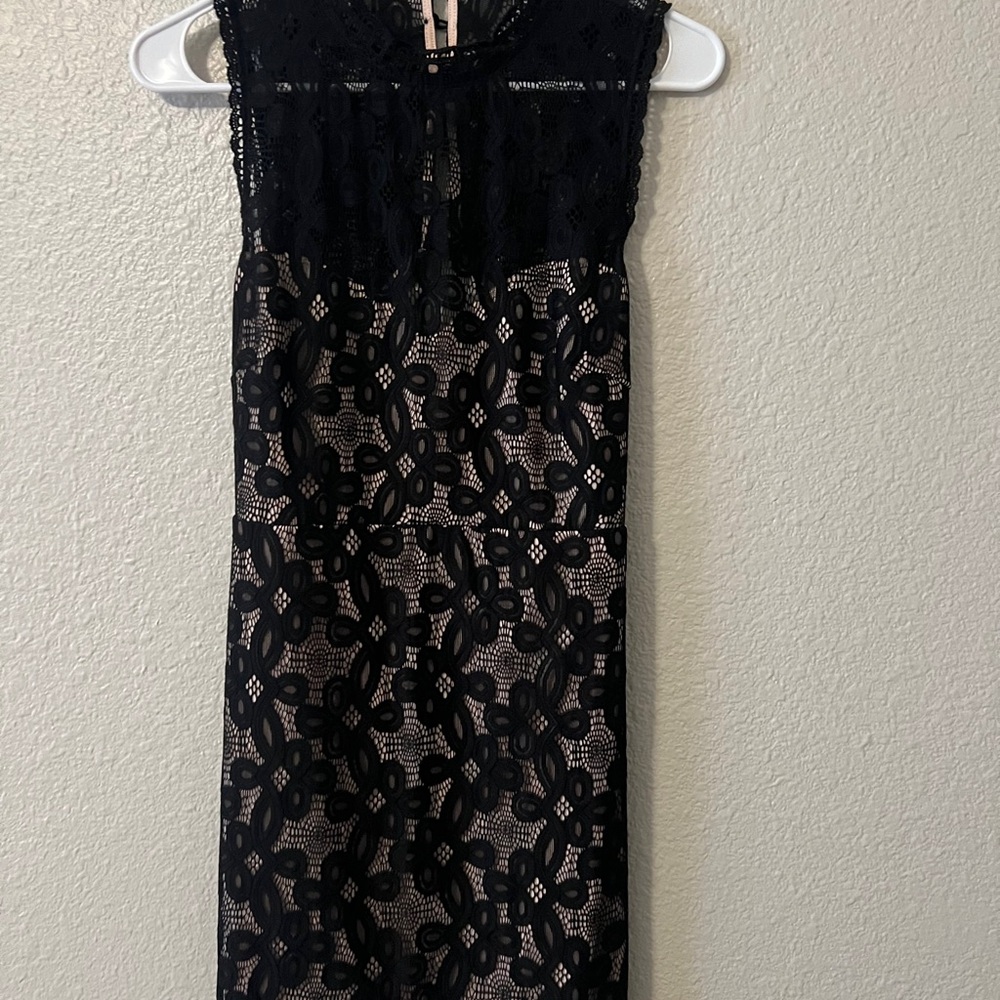 Forever 21 Black and Cream Lace Mini Dress Medium - Picture 2 of 7